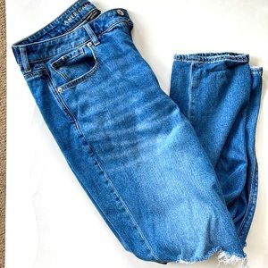 American Eagle Ripped knee mom jeans